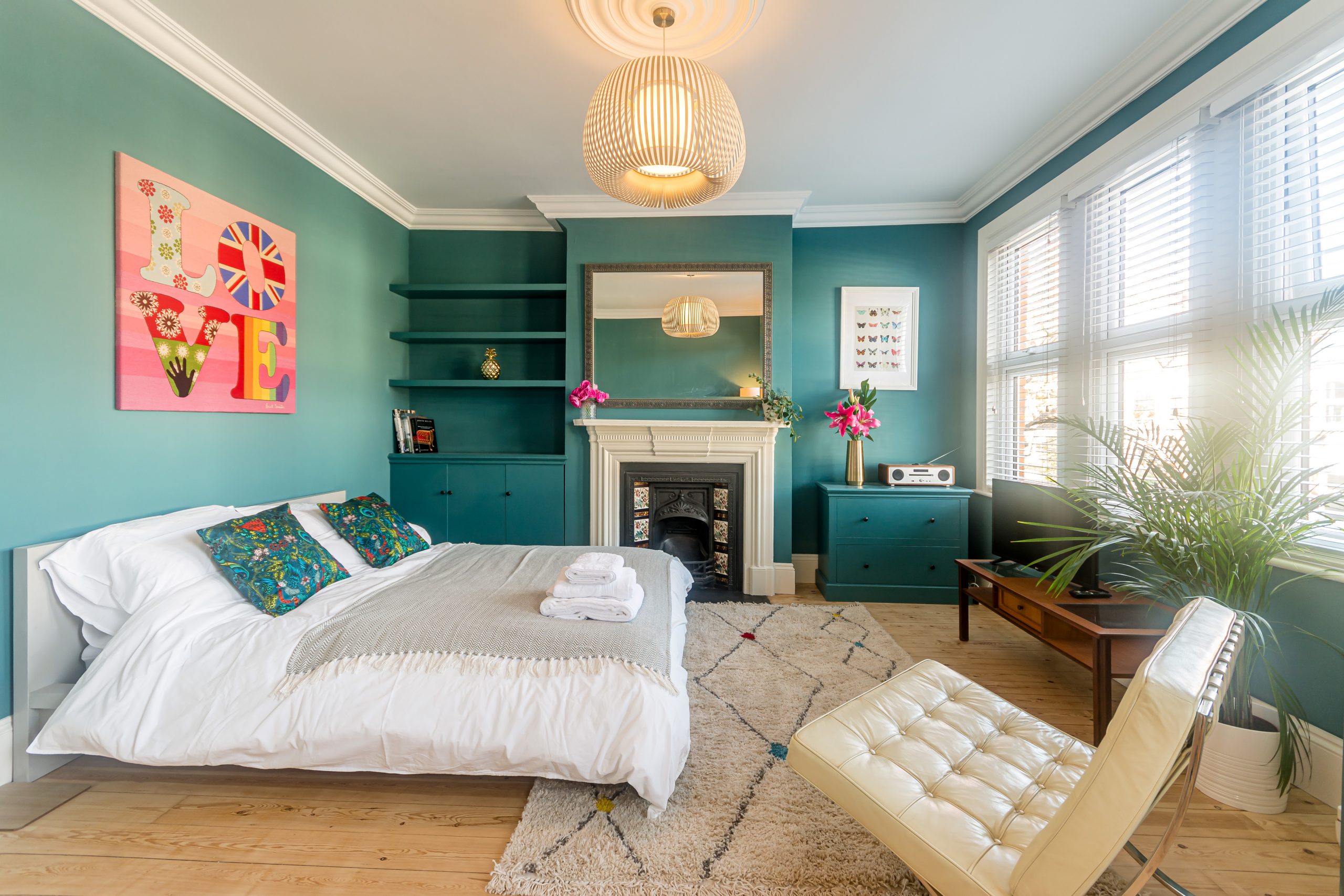 Looking to escape building work? Fabulous three bedroom home in Crouch End available for mid-term let